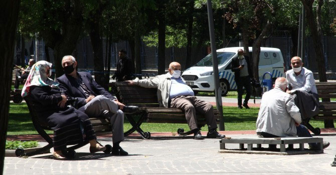 50 gün sonra ilk kez sokağa çıktılar