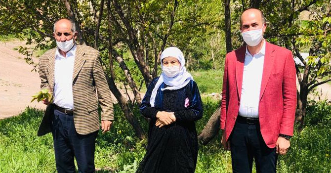 Esendere Belediye Başkanı Büyüksu'dan annelere ziyaret