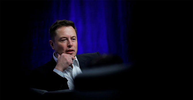 Elon Musk corona virüs yasağını deldi