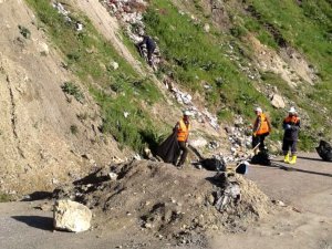 Hakkari'de dere yatakları temizleniyor