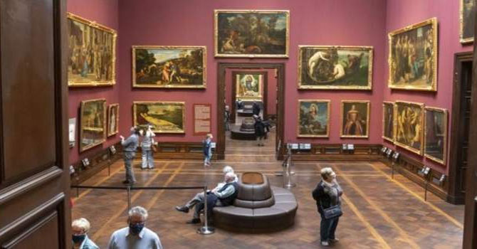 Avrupa'da bazı müzeler açılıyor