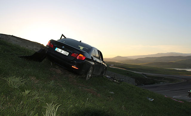 Otomobil takla atarak şarampole yuvarlandı: 1 ölü, 1 yaralı