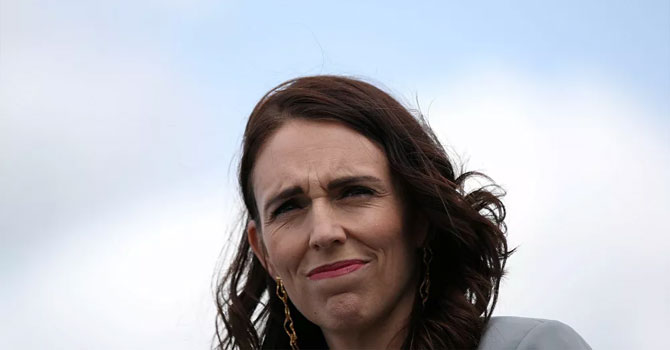 Başbakan canlı yayında depreme yakalandı