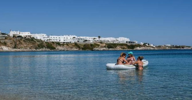 Yunanistan adalarıyla ana kara arasındaki ulaştım başladı