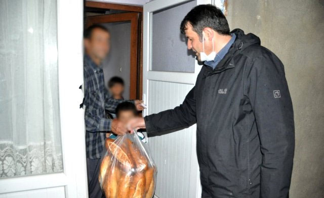 Başkan Çoğaç'tan ihtiyaç sahiplerine ekmek