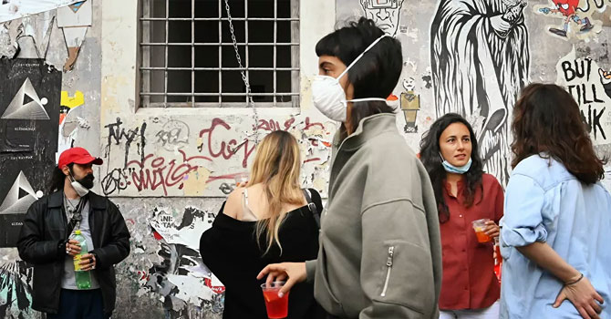 İngiltere'de corona virüs deneyi: 7 metrelik alanda herkese bulaşıyor