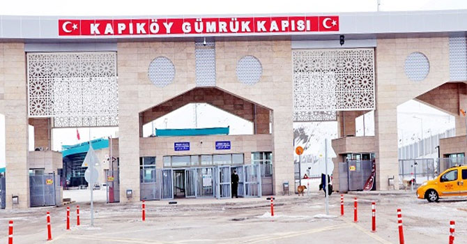 İran'dan gelen turistler 4 dilde pankartlarla karşılanacak