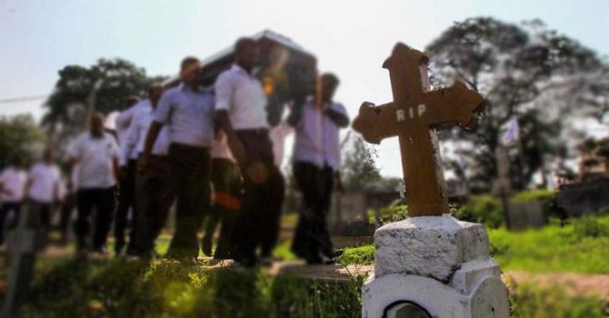 Cenazesinden bir ay sonra evine döndü!