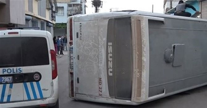 Tarım işçilerinin servisleri çarpıştı: 12 yaralı