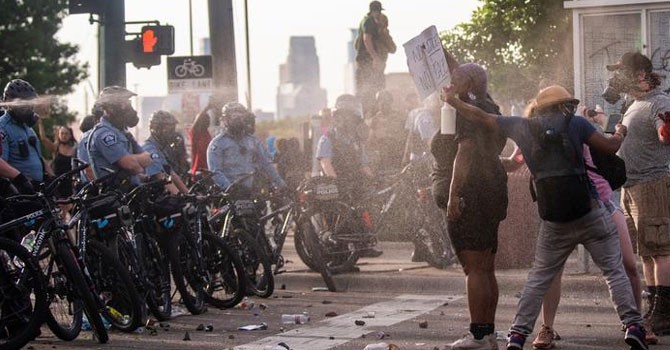 BM: ABD polis şiddetini durdurmalı