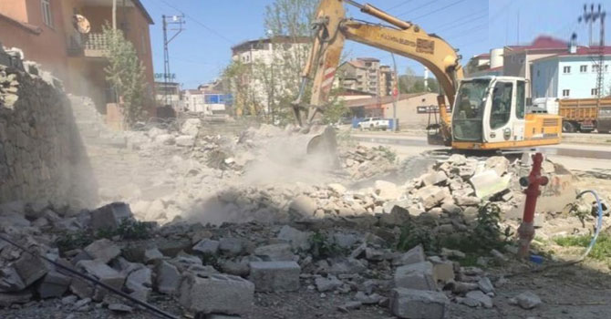 Yüksekova'da 25 kişiye işgaliye tebligatı