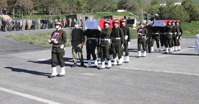 Hakkari’de 2 şehit için tören düzenlendi