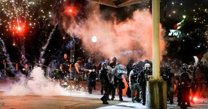 ABD'de protestolarda çatışma çıktı!