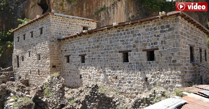 Çukurca'da 400 yıllık taş evlerin restorasyonunda sona gelindi