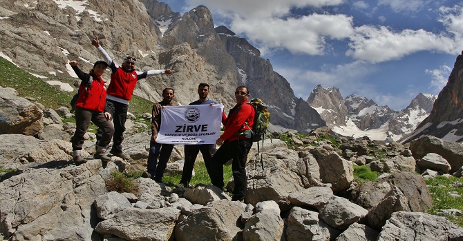 Hakkari'de Dağcılar, normalleşme süreciyle 4 bin 135 rakımlı Cilo Sat Dağları'na çıktı