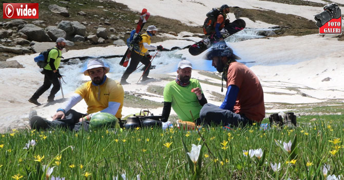 Haziran ayında Hakkari'de Snowboard ve Kayak gösterisi