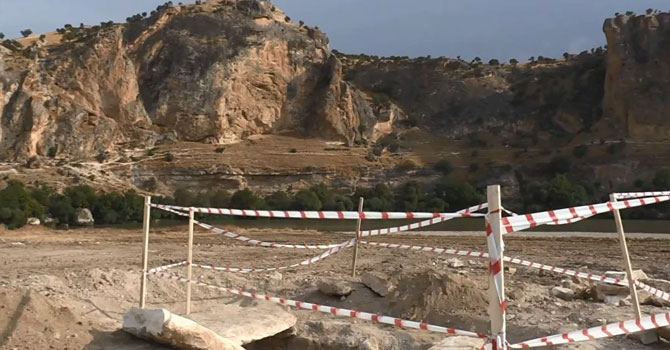 Diri diri gömüldüğü mezardan kendi çabalarıyla çıktı!