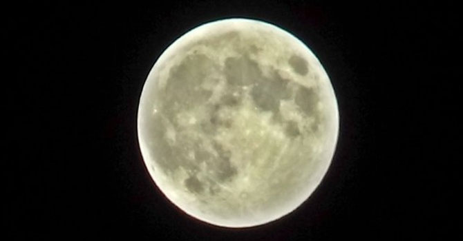 Yüksekova'da dolunay kendine kayran bıraktı