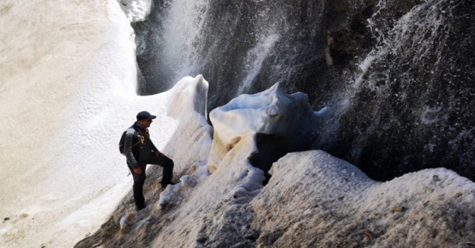Hakkari'de dört mevsimi bir arada yaşadılar