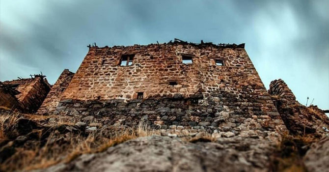 Çukurca'da 700 yıllık tarih gün yüzüne çıkıyor: Taş evler restore edilip turizme kazandırılacak