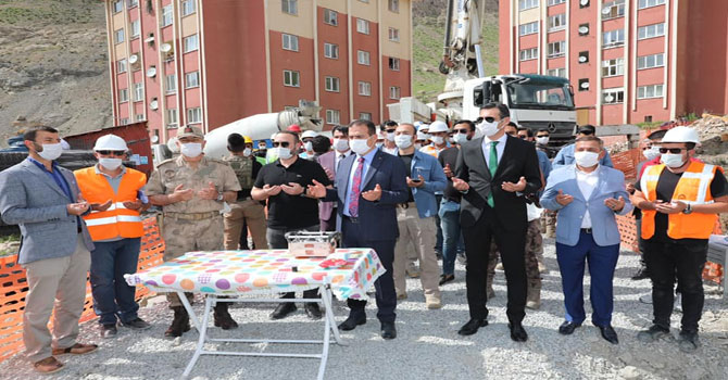 Hakkari'de 401 konutun temeli atıldı