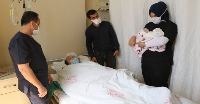 Çinli gelin bebeğini Yüksekova'da doğurdu