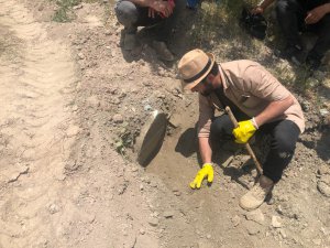 Hakkari’de 1825 tarihli 2 mezar taşı bulundu