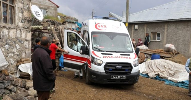 Tandıra düşen çocuğunu kurtarmaya çalışırken hayatını kaybetti