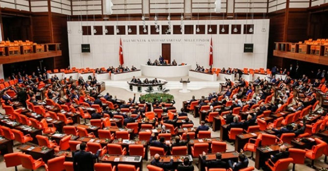 AK Parti'de sosyal medya bölünmesi