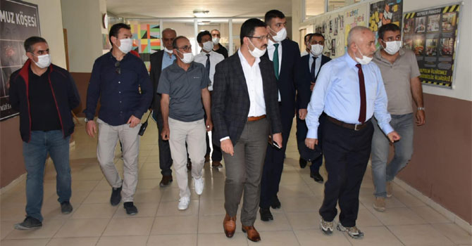 Hakkari Üniversitesi Rektörü Pakiş'in Yüksekova temasları