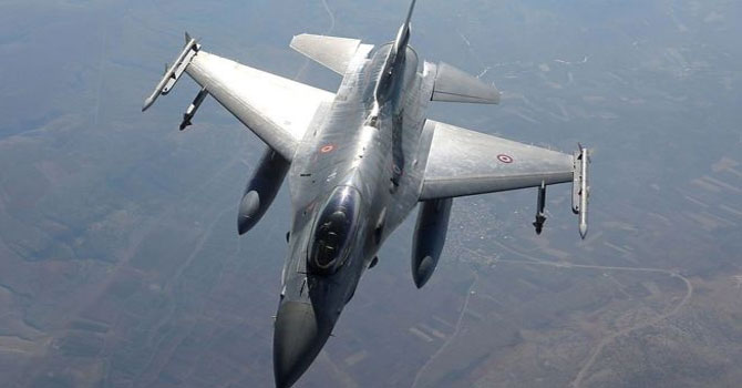 Rusya ve ABD uçakları Karadeniz'de karşı karşıya geldi