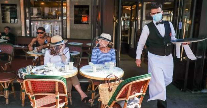 Fransa ve İngiltere'de sokağa çıkma kısıtlamaları gevşetiliyor