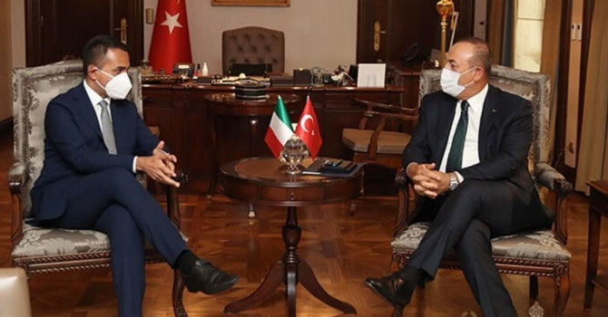 Çavuşoğlu: Fransa, Libya'ya bizzat silah gönderiyor