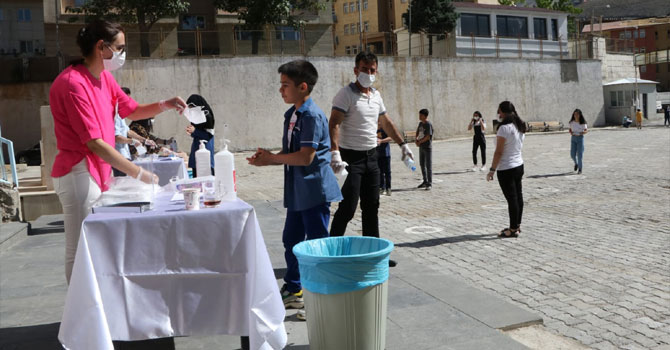 İçişleri Bakanlığı'ndan LGS genelgesi: Öğrenciler ve refakatçileri kısıtlamadan muaf olacak