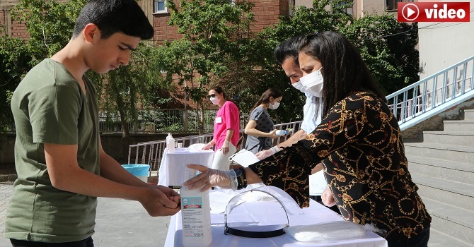 Hakkari'de 7 bin 776 öğrenci sınava girdi