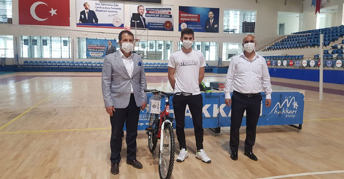 Hakkari Gençlik ve Spor İl Müdürlüğünün ödüllü yarışması sona erdi