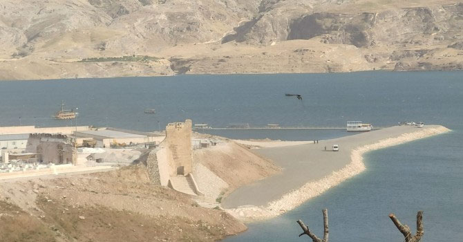 Hasankeyf'te yüzer liman yerinden koptu