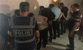 Eğlence merkezine baskın; 36 kişiye 'koronavirüs' cezası