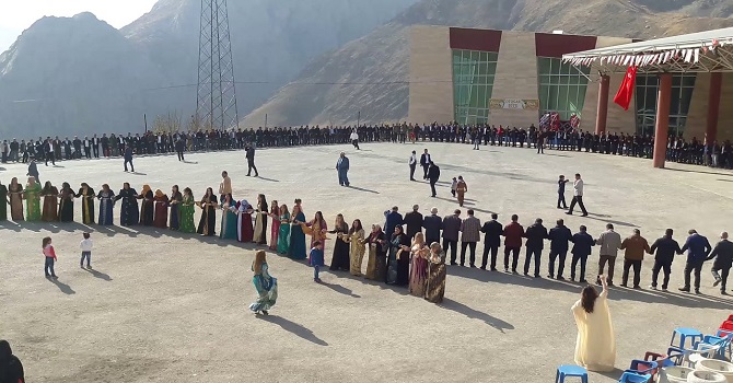 Düğün genelgesi: Tokalaşmak yok, halay yok