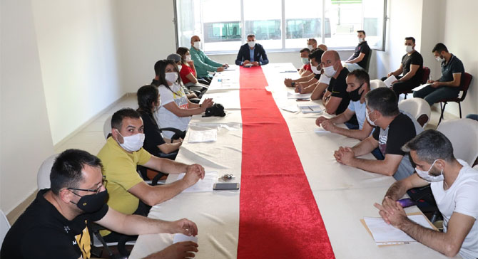 Hakkari'de antrenörlerle değerlendirme toplantısı