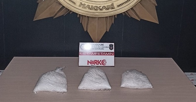 Hakkari'de şüpheli şahsın üzerinde uyuşturucu ele geçirildi