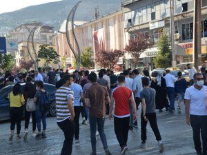 Hakkari'de YKS hareketliliği! TOBB maske dağıttı