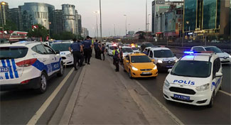 Taksiciyi rehin alıp ‘bombalı saldırı’ tehdidinde bulundular