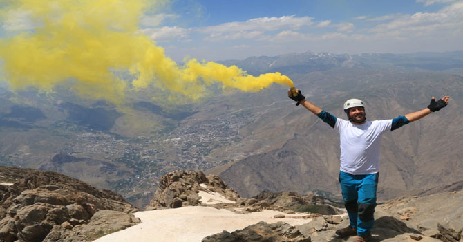 Sümbül Dağı zirvesine çıkan dağcı grup döndü