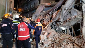 5 katlı bina tamamen çöktü