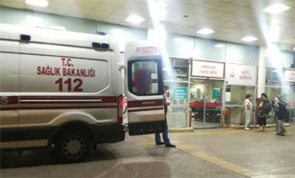 İzmir'de, seyyar çiçekçiler arasında bıçaklı 'yer' kavgası: 3 yaralı