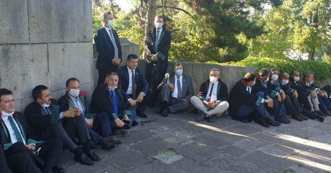 Çoklu baro teklifi komisyonda, baro başkanları içeri alınmadı