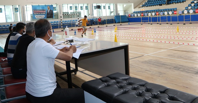 Hakkari'nin başarılı lisesine girmek için ter döktüler