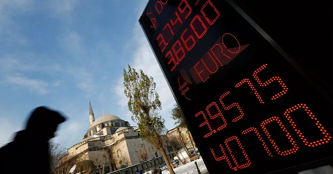 Dolar gece yarısı 7.8'i gördü