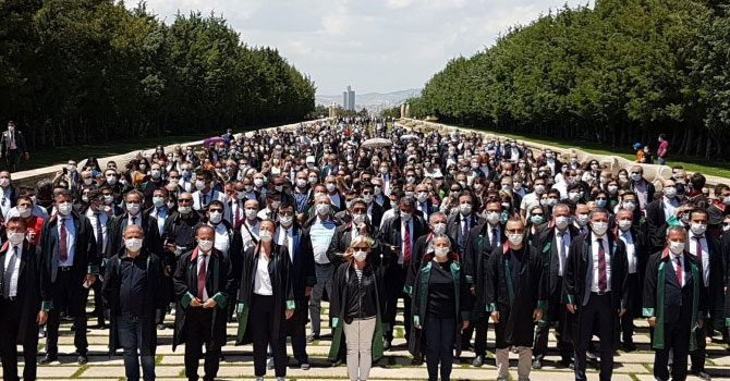 ‘Çoklu baro’ teklifi komisyondan geçti